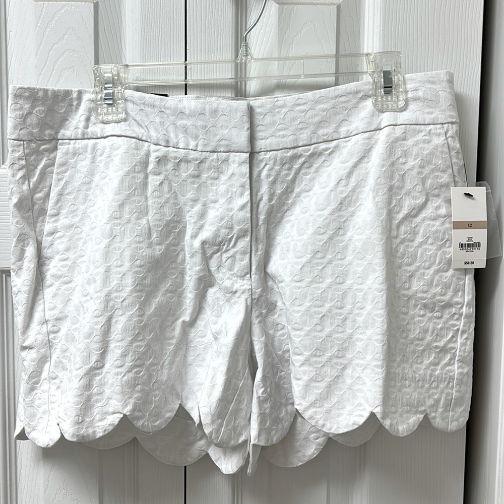 NWT Crown and Ivy White Scalloped Shorts